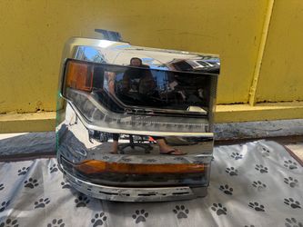2016-2018 CHEVY SILVERADO 1500 RH HEADLIGHT OEM