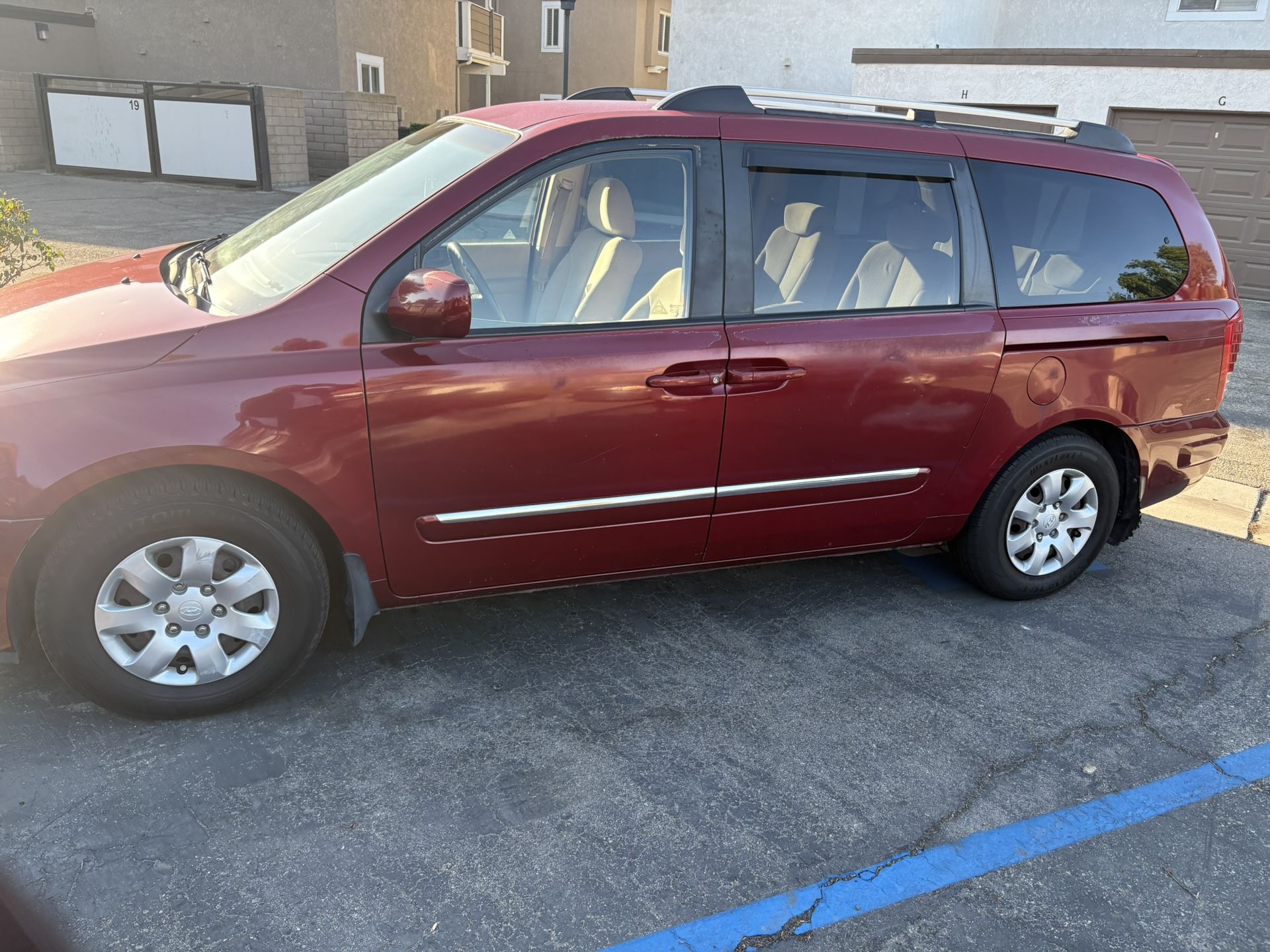 2008 Hyundai Entourage