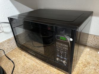 Insignia 0.9 Cu. Ft Microwave in excellent condition