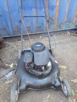 Yard Machine Push Lawnmower 5.0 Briggs Stratton 500 21"cut 