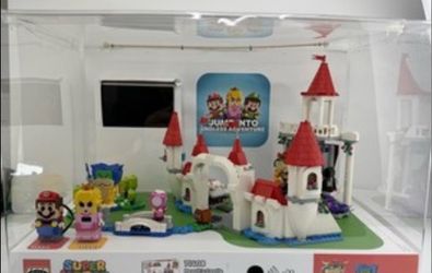 LEGO Super Mario Store Display (Peach’s Castle) NEW