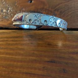 Signed Zuni Sterling Silver And Spiny Oyster Bracelet With Bear Design