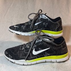 Shoes: Grey Sport Nike Shoe TR Fit 4