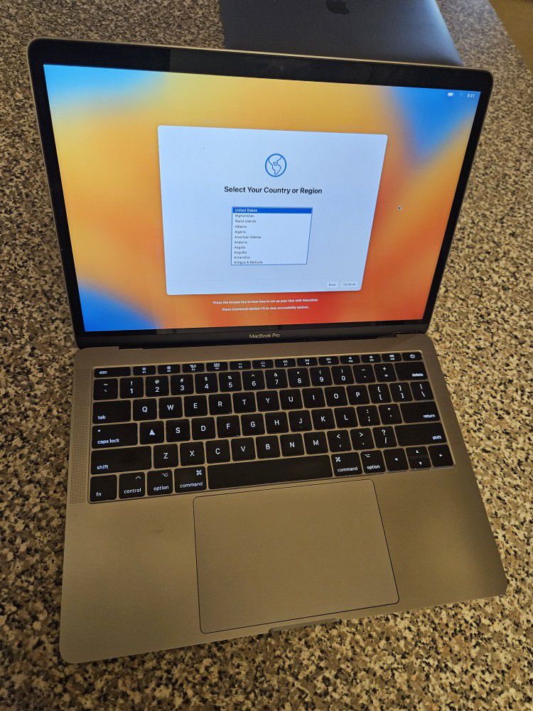 Apple Macbook Pro 13" Quad-Core i5 16gb Ram 2.3ghz 2017