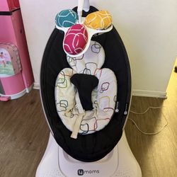 4 Moms Swing
