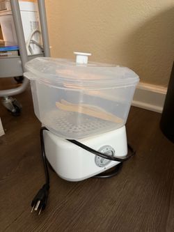 Towel steamer