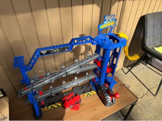 Monster truck toy