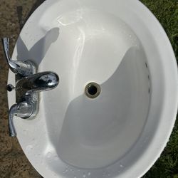 Good Porcelain Sink  