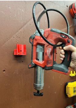 Milwaukee M18 grease gun wall mount 3dprinted