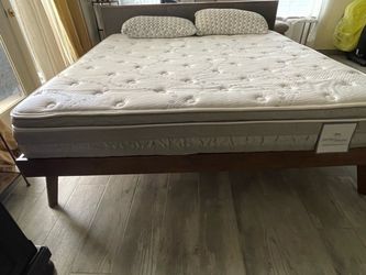 King size bed includes mattress