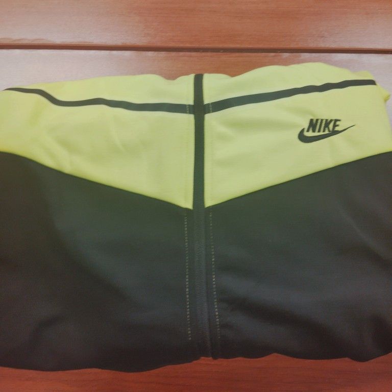 Neon & Black Tech XL