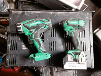 Set de drills Hitachi de 18V con una baterÃa en $85.00 No Cargadpr
