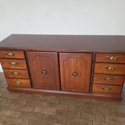 Credenza 