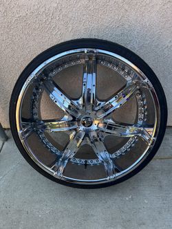 Rines 275/25ZR24 de 5 hoyos, llantas en buen estado. 275/25ZR24 5-hole rims, tires in good condition