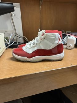Jordan 11 Cherry SIZE 11