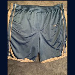 NIKE UNC ATHLETIC SHORTS SIZE XL