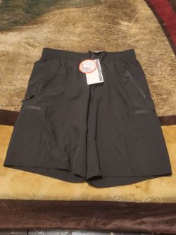 XL DEVOROPA black Sports shorts.