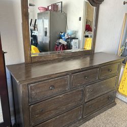 Good Condition dresser 