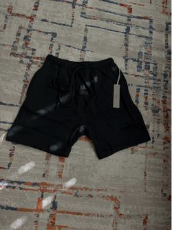 Black essentials shorts