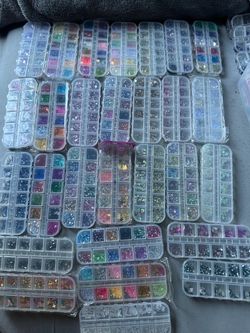 Nail rhinestone and gold flakes over 40pc