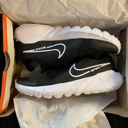 Nike Flex Runner 2 GS Size 5y Brand New Io