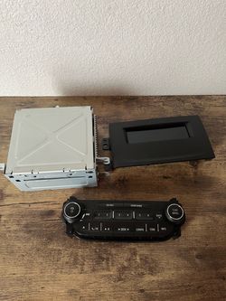 2015 Malibu LS Radio Head Unit with Screen and Control Panel