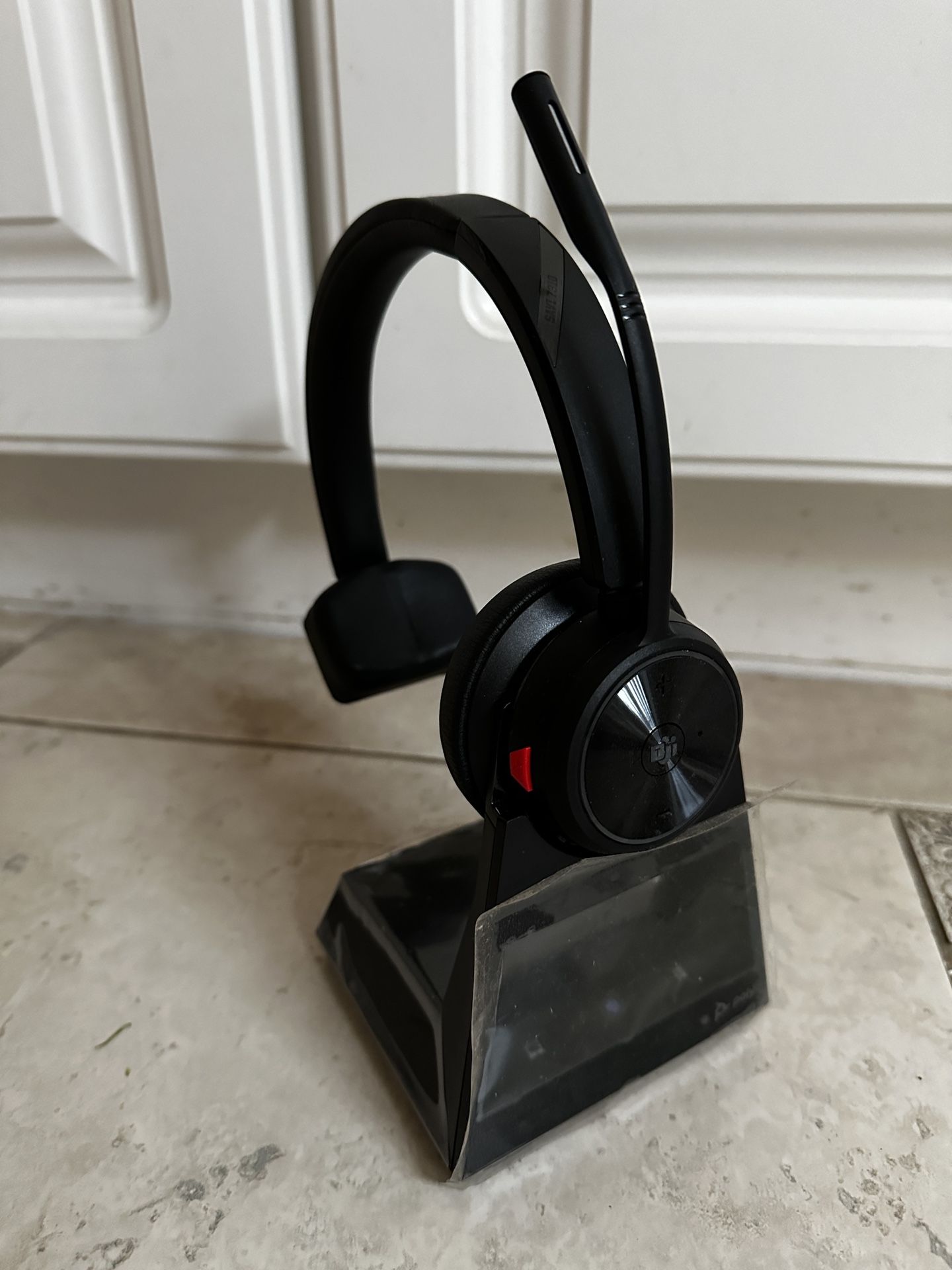 POLY SPARE SAVI 7310-M Wireless HEADSET Retail: $154+Tax!!! Headset offers a reliable,convenient audio solution Enjoy detailed wireless audio with the
