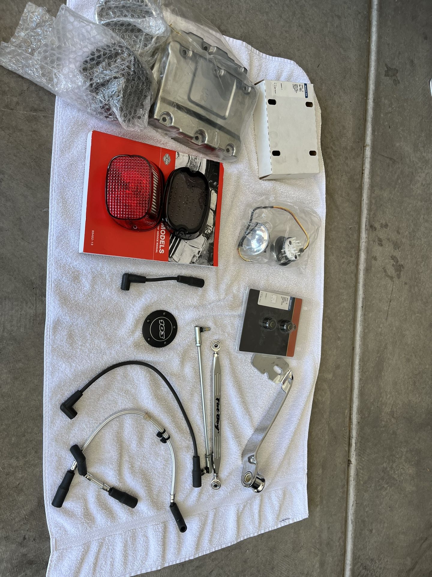 2013 softtail Fat Boy Lo assorted oem parts 
