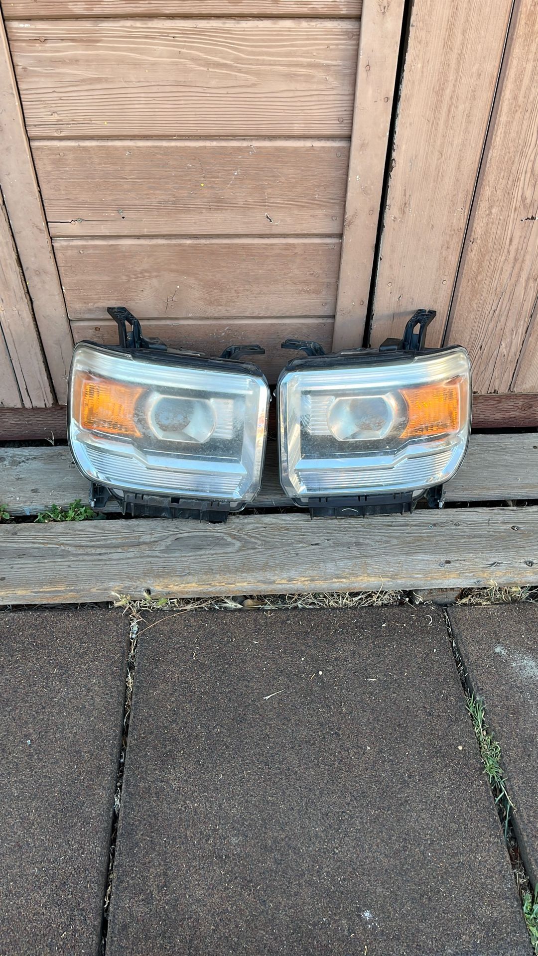 GMC Sierra Head Lights