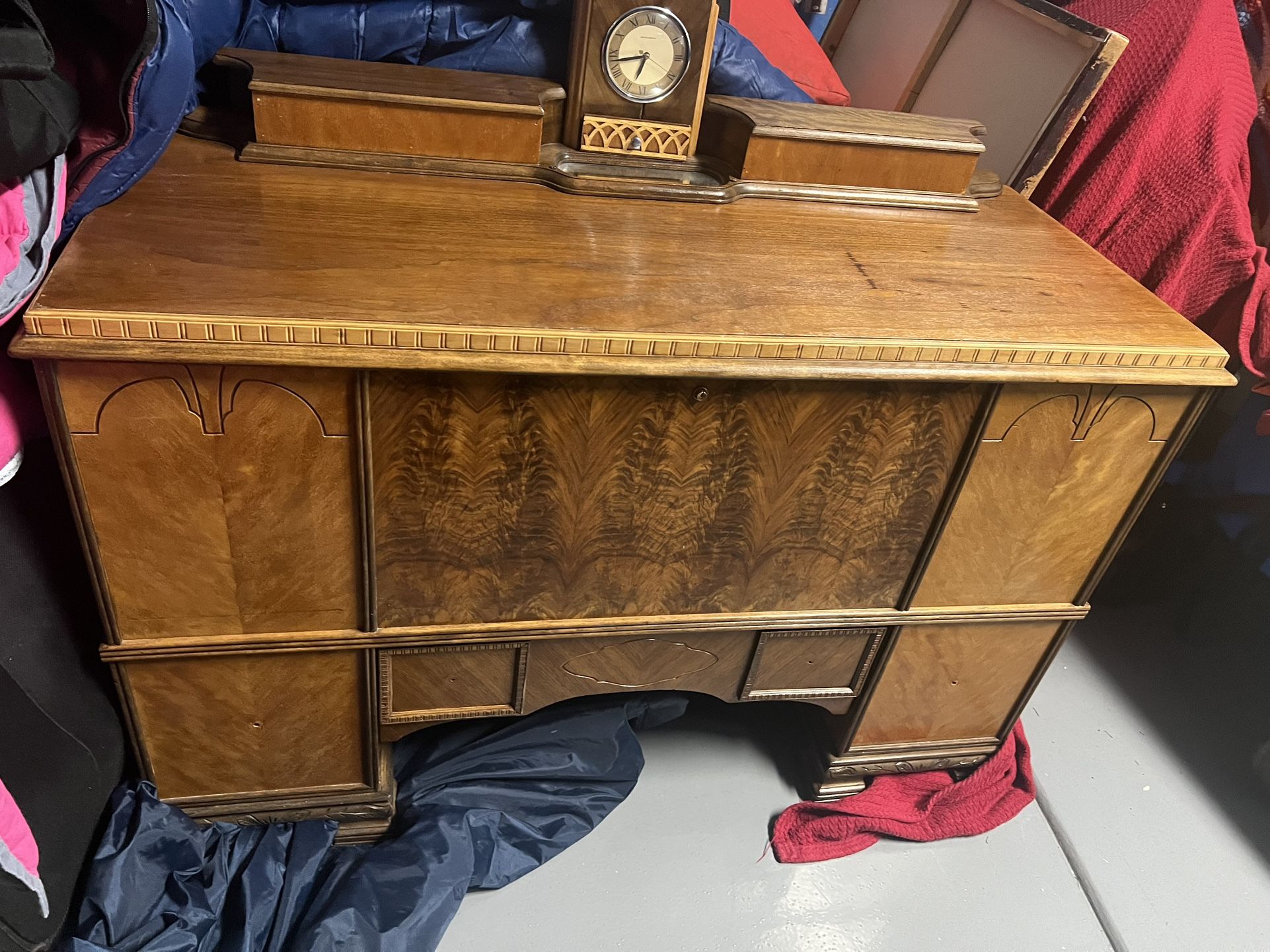 ANTIQUE CEDAR CHEST 😱