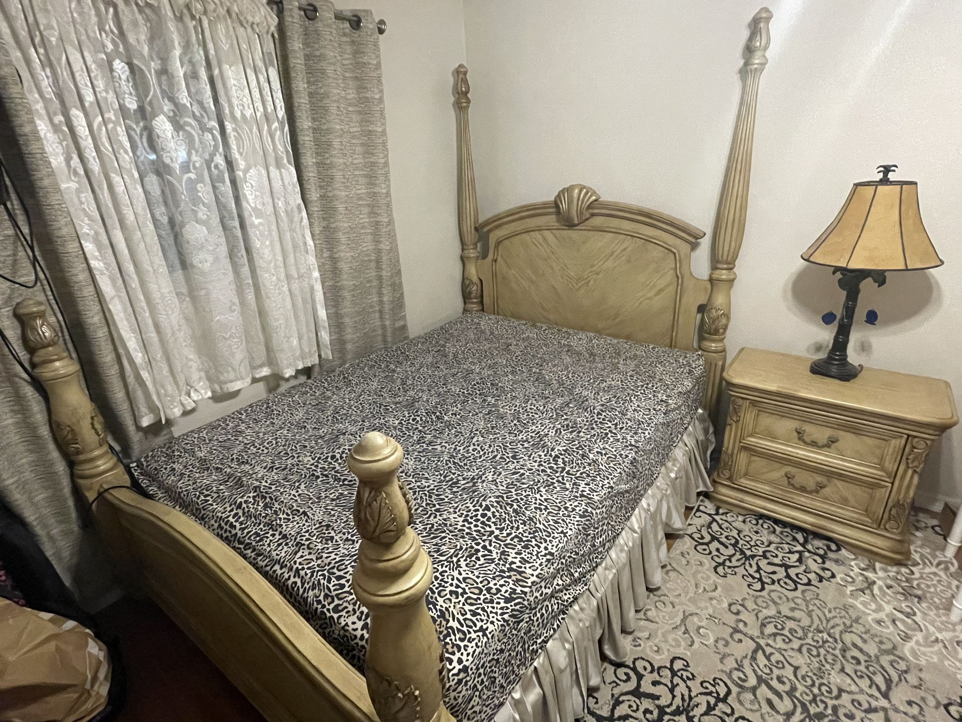 Queen Bed Set