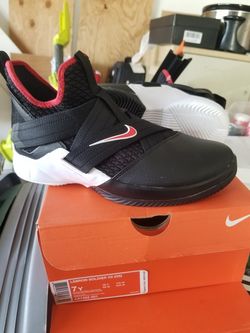 Lebron soldier XII 12 Nike basketball Shoes 7 youth