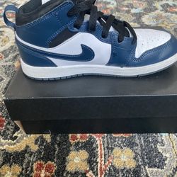 Jordan 1 MID (PS)