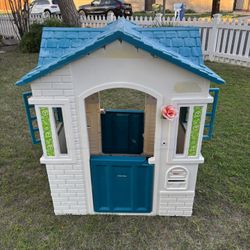 Little Tikes Play House / Free Water Table