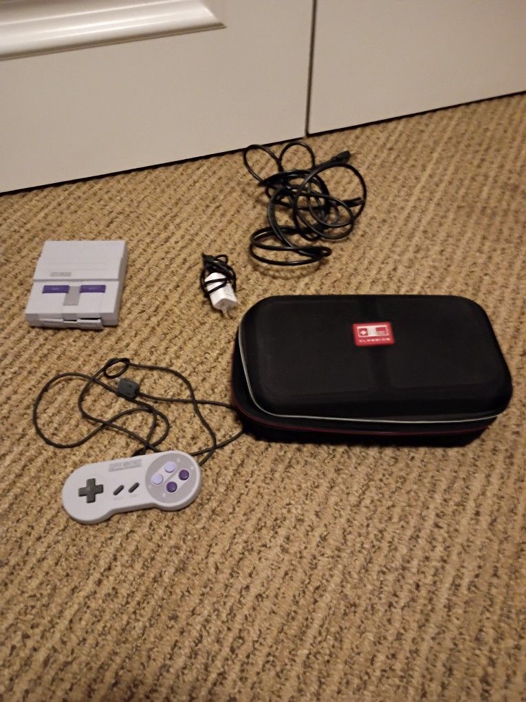 Nintendo SNES Mini Clv-201 With Travel Case