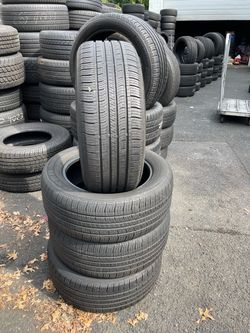 235/55R17 nexen 235/55/17 set of matching 4 tires in great condition 250$ for 4 tires plus tax . Mount available but not included. Wheel alignment av