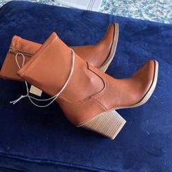 Brand New Women Size:8.5