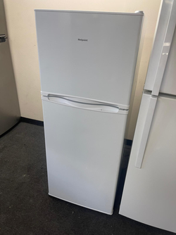 Hotpoint Top Freezer Fridge – White, Clean, Adjustable Shelves