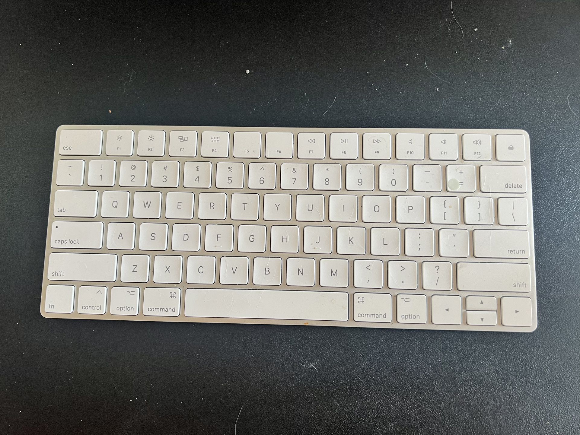 Apple Magic Keyboard (Wireless, Rechargable)