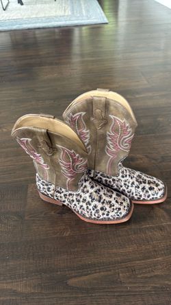 Girl cute cowgirl boots