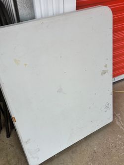 Metal chairs x5 and foldable table