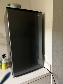 Midea Compact Refrigerator, 3.4 cu ft, Compact Refrigerator 
