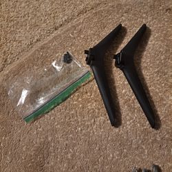 Hisense Roku 55" TV Legs