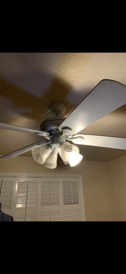 Ceiling fan.Hampton Bay.Remote control.