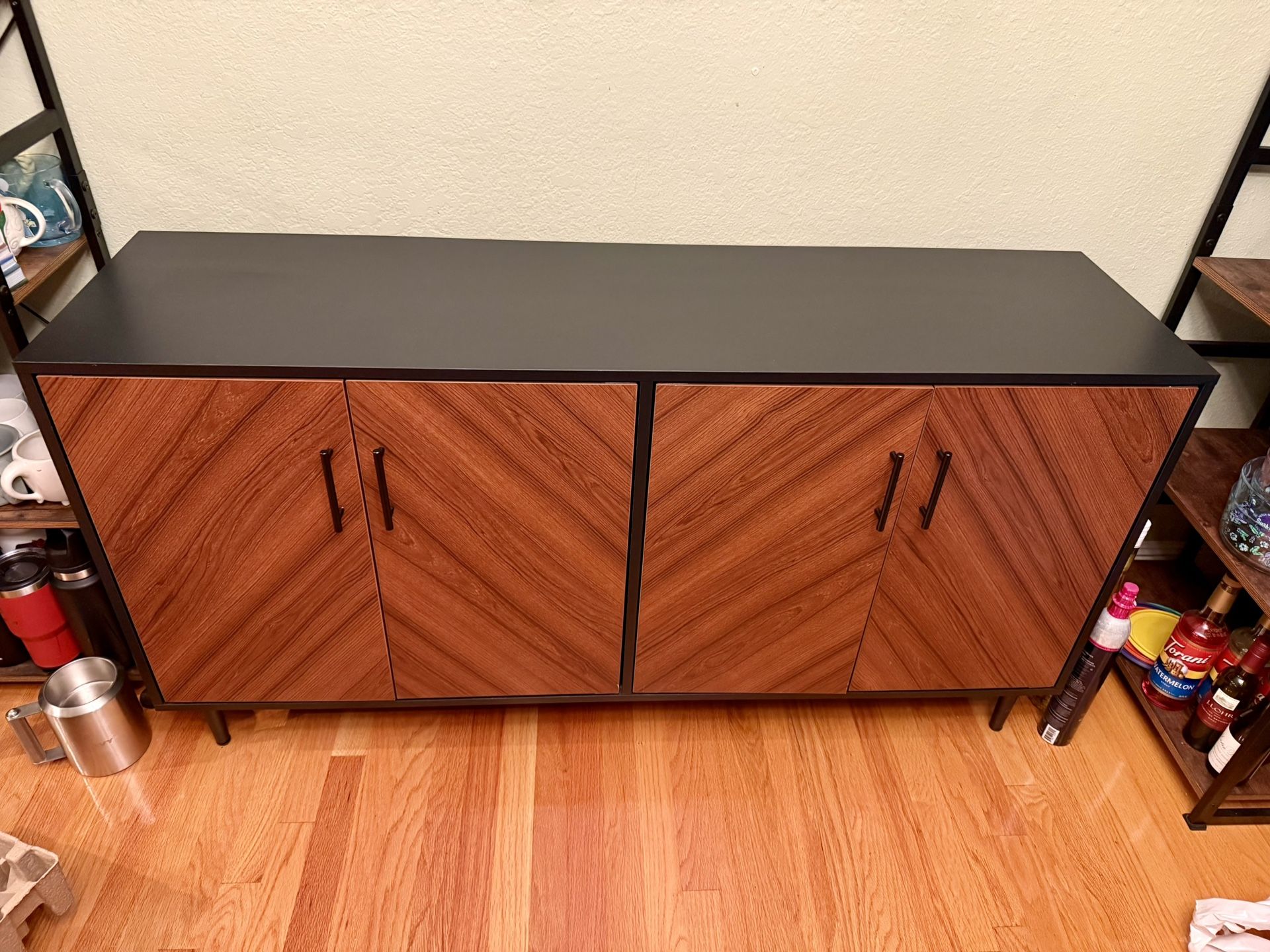 Buffet table/Sideboard
