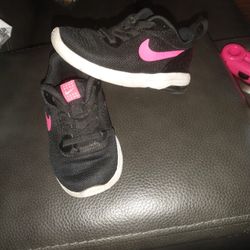 Nike Kids 7 Shoe