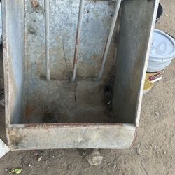 GALVANIZED HORSE FEEDER ---CONSIDERING REASONABLE OFFERS---