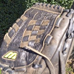 Mizuno Baseball/Sofrball Glove ( See Pics) LOCATED IN GLENDORA BASEBALLEQUIPMENTFORSALE "CHEAP"