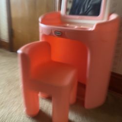 Girl’s Little Tikes Dressing Table 