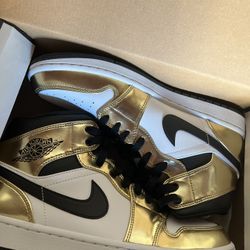 Jordan 1 Mids Metallic Gold 